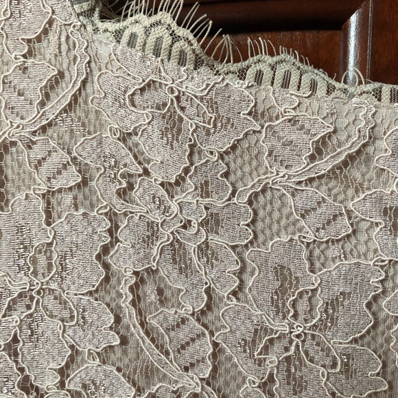 Diane Von Furstenberg Lace Dress. Size 4. - Picture 2 of 6